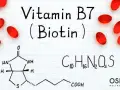 Biotina y embarazo: la vitamina B7, esencial para el desarrollo fetal, se muestra con su fórmula química y cápsulas rojas.