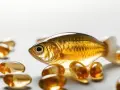 Un pez dorado rodeado de cápsulas blandas, sugiriendo un exceso omega 3.