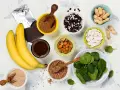 Plátanos, chocolate negro, almendras, espinacas y semillas de calabaza son algunos de los alimentos ricos en magnesio.