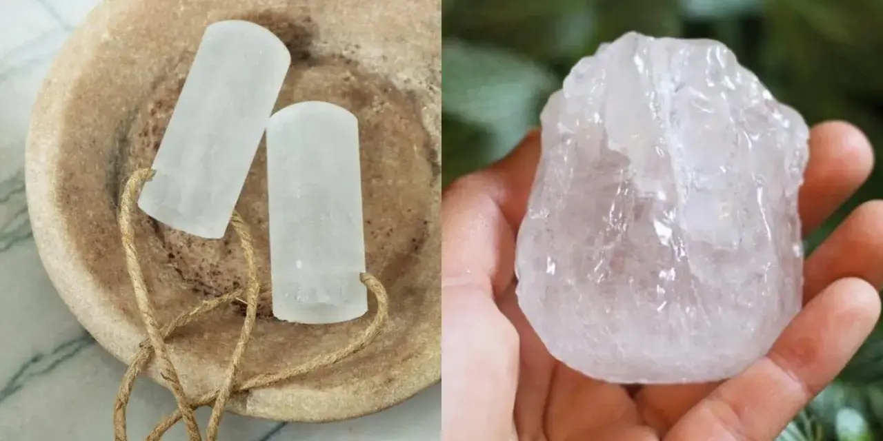 Dos barras de piedra de alumbre en un cuenco de piedra y un trozo de piedra de alumbre en una mano.