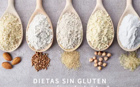 Cinco cucharas de madera con harinas sin gluten: almendra, trigo sarraceno, amaranto, garbanzo y arroz. Descubre los beneficios de comer sin gluten.