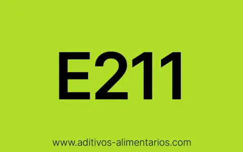 E211, conservante común como el benzoato de sodio, en un fondo verde brillante.