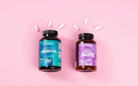 Dos frascos de suplementos Fitamin: Inositol y Myo D-Chiro Inositol, para apoyo hormonal.