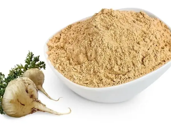 Raíces de maca y un tazón de polvo de maca, destacando los maca beneficios para la salud.