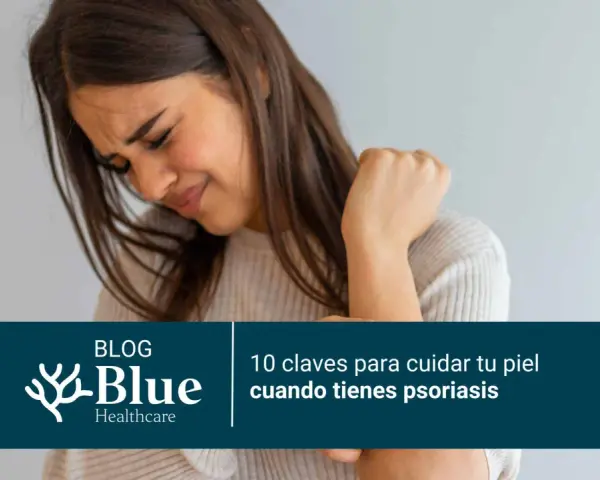 Mujer con expresión de incomodidad, tocándose el brazo. El texto indica "10 claves para cuidar tu piel cuando tienes psoriasis".