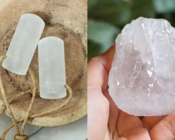 Dos barras de piedra de alumbre en un cuenco de piedra y un trozo de piedra de alumbre en una mano.