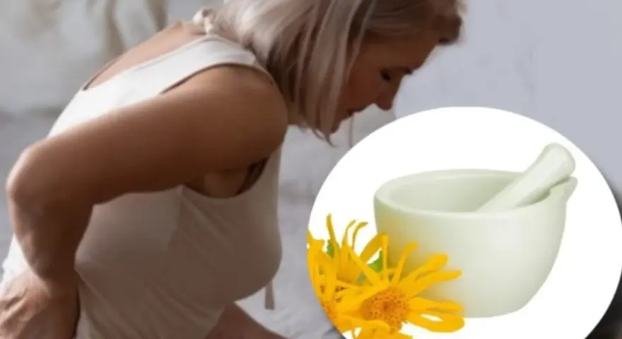 Mujer con dolor de espalda y un mortero con flores amarillas, sugiriendo para qué sirve la arnica.