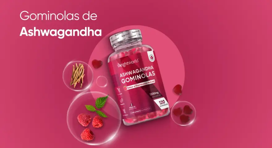 Gominolas de Ashwagandha para que sirve: frascos con gomitas de frambuesa, raíz de ashwagandha y frambuesas frescas.