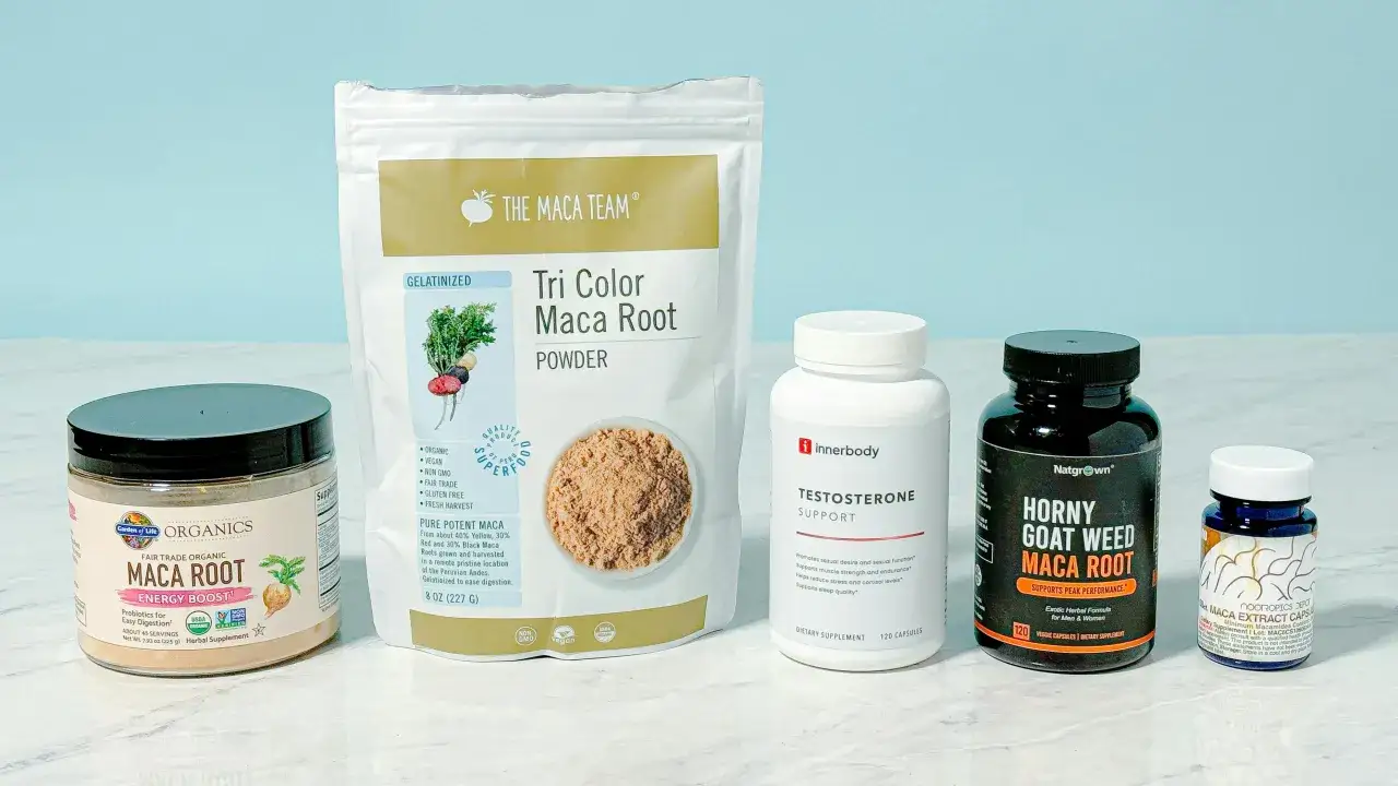 Variedad de suplementos de maca, incluyendo polvo y cápsulas. La maca sirve para que las mujeres mejoren su energía y bienestar general.